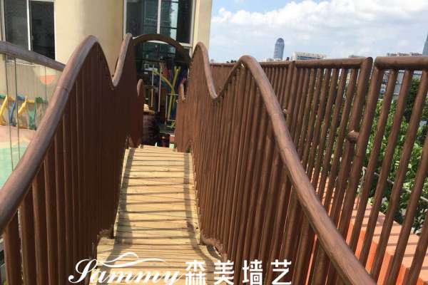 江蘇蘇州高新區(qū)成大幼兒園鋼構護欄木紋漆項目