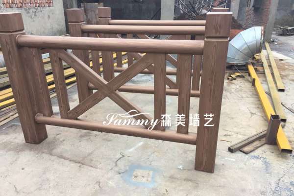 江蘇省南通市通州區(qū)新三十里橋護(hù)欄木紋漆