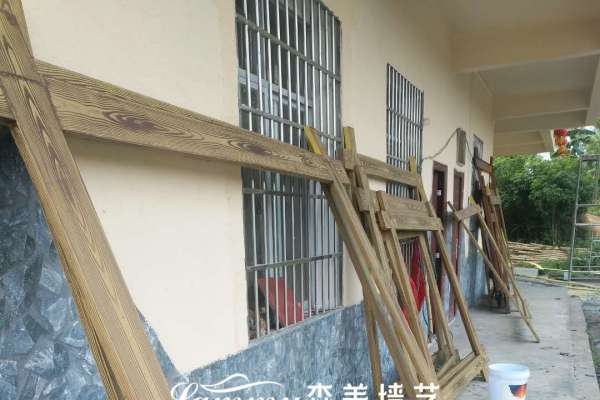 廣西來賓合山市城中四街窗戶木紋漆項(xiàng)目