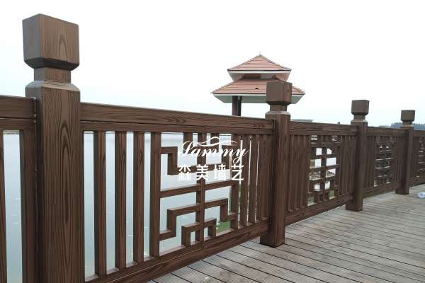 海南儋州海花島1號島鍍鋅管護欄仿木紋漆案例